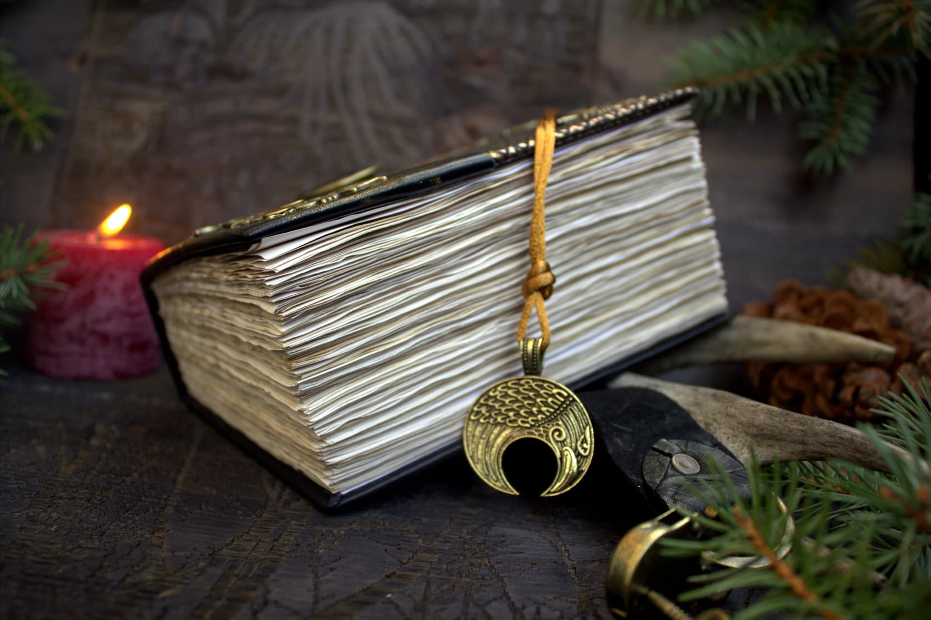 Handmade leather Grimoire A6 Journal with Lock and Key, Spell Book of Shadows thumbnail 6