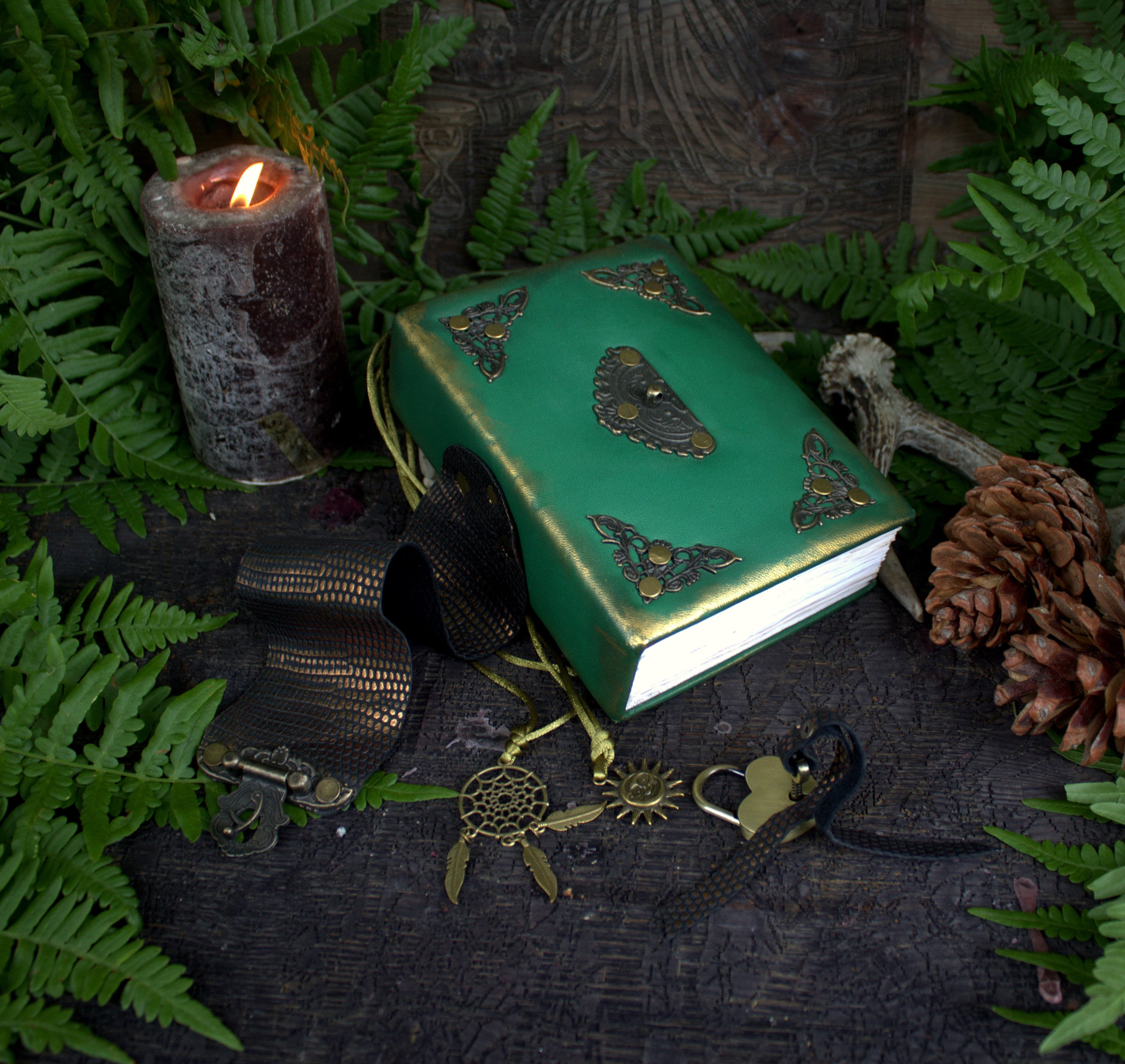 Green leather diary with lock and key, handwritten book with blank pages thumbnail 3