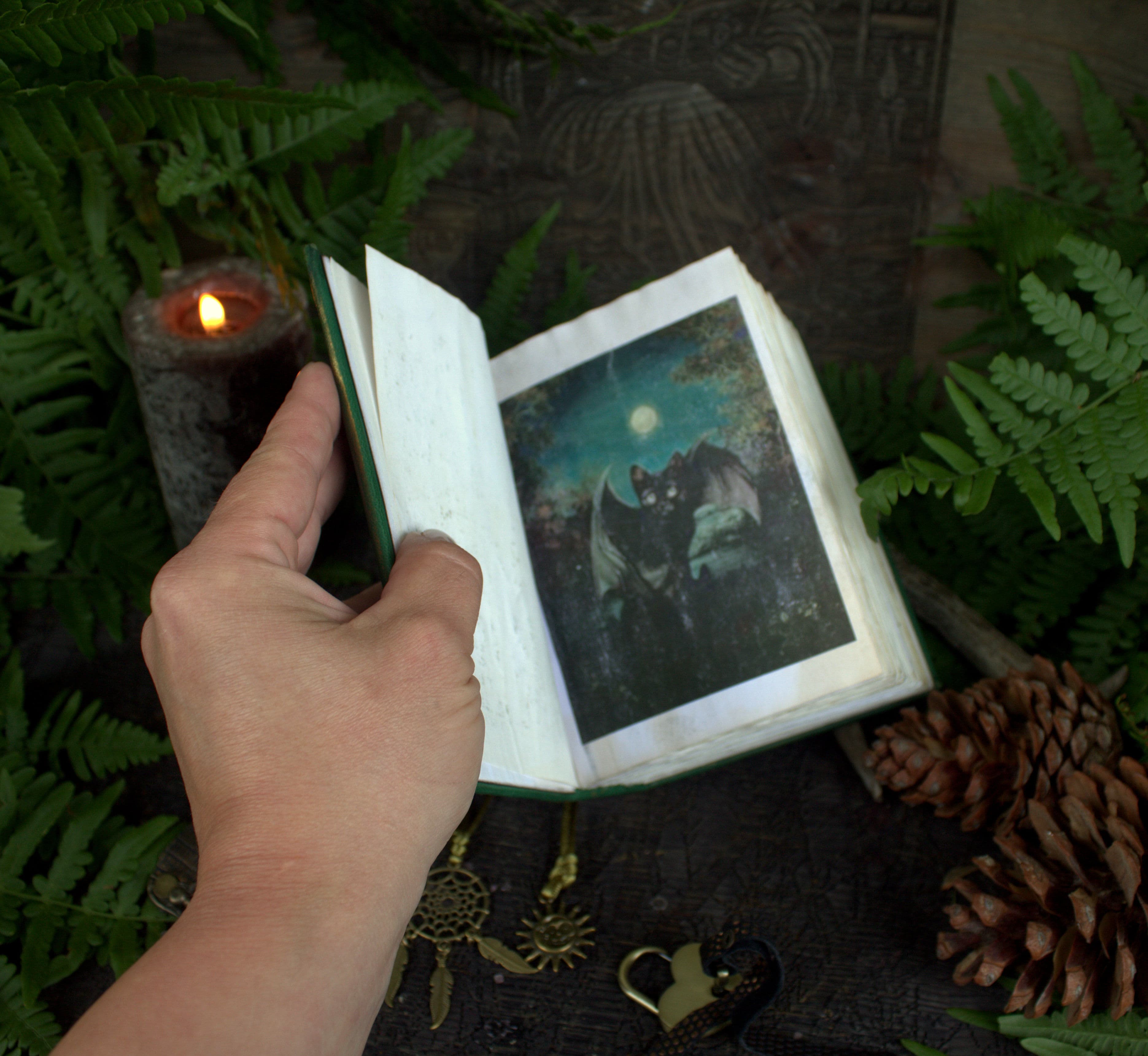 Green leather diary with lock and key, handwritten book with blank pages thumbnail 4