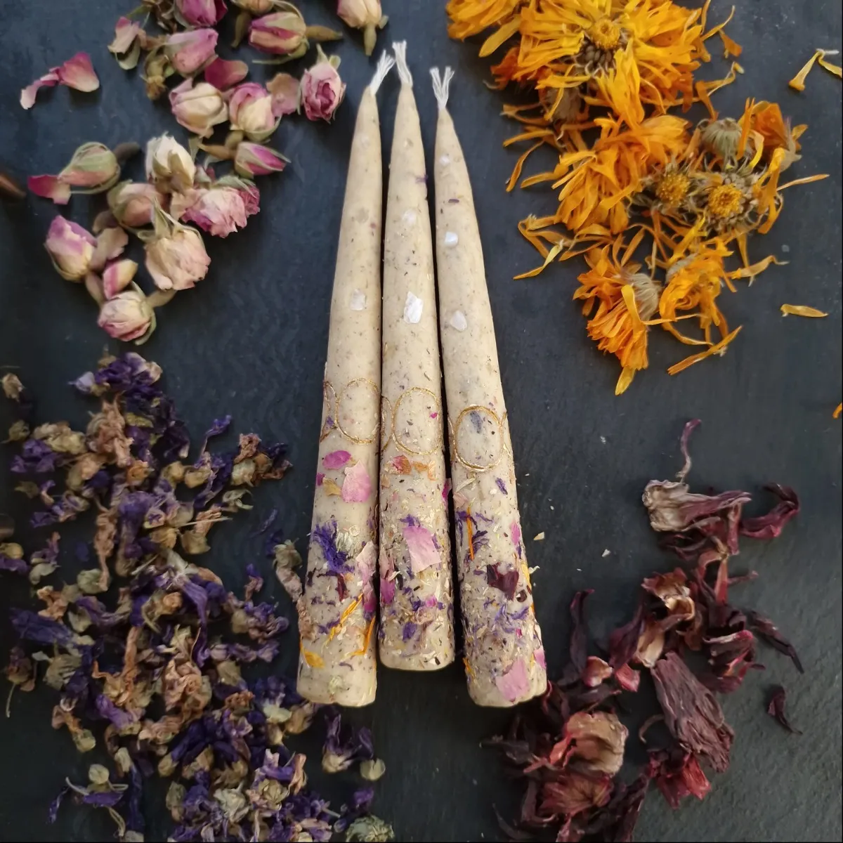 Divine Feminity Ritual Candle - Image 1
