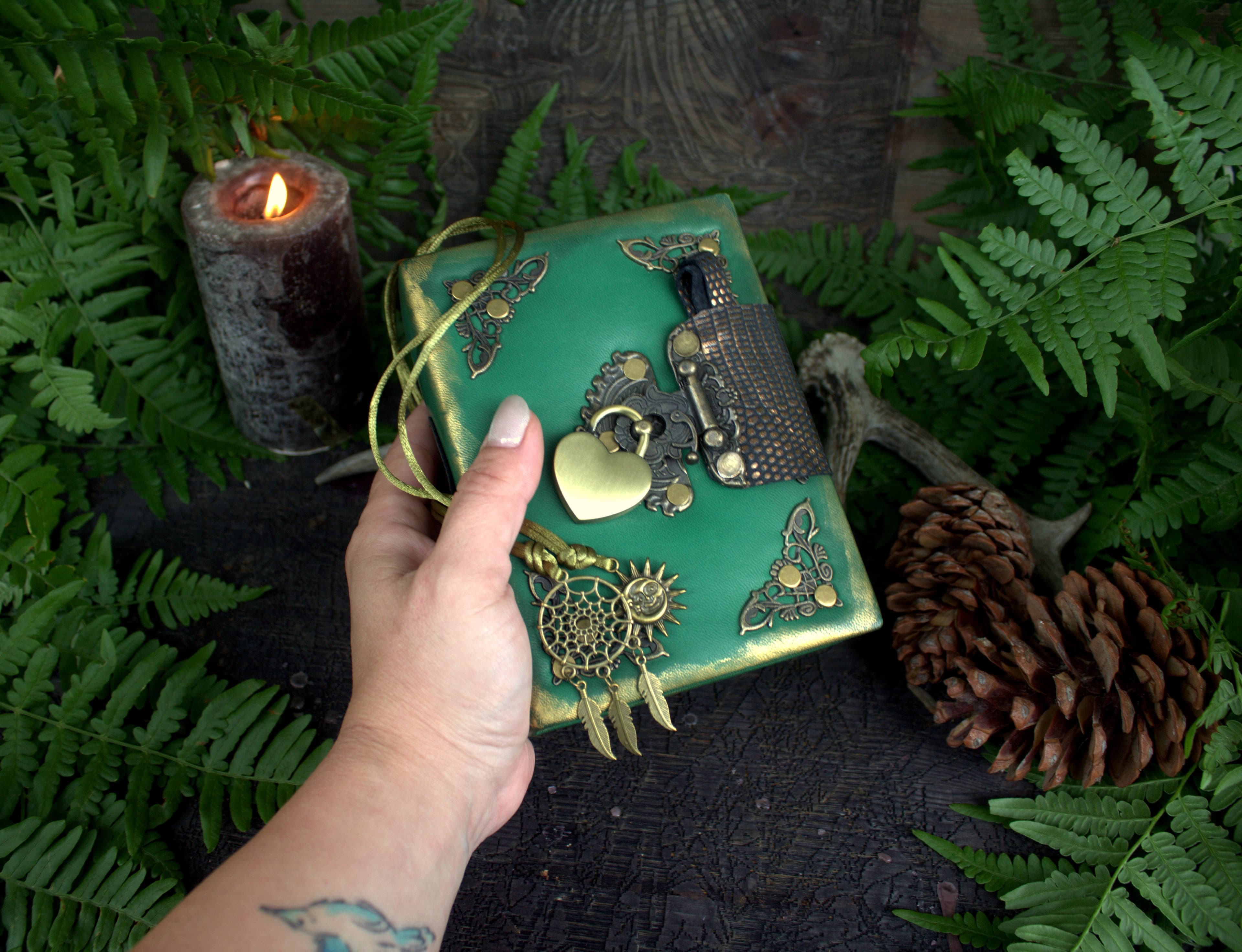 Green leather diary with lock and key, handwritten book with blank pages - Image 1